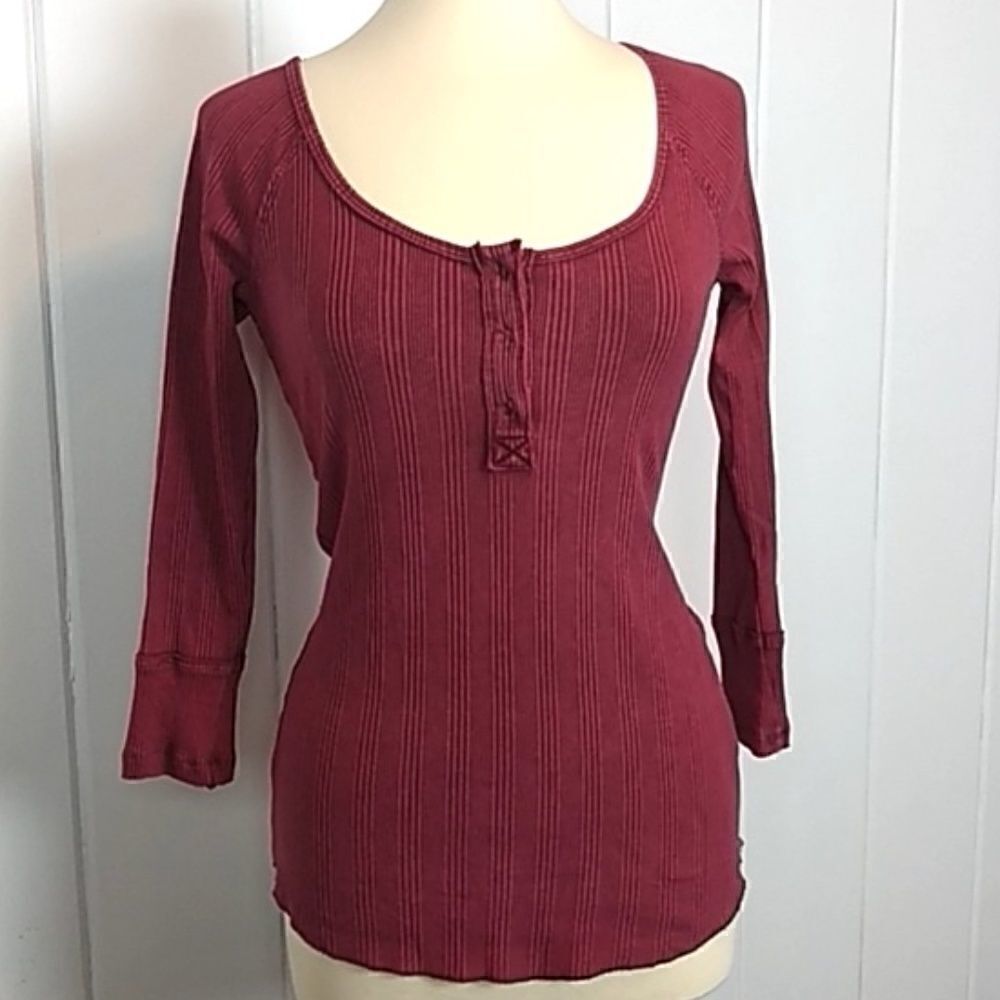 We The Free Red Henley,  Burgundy Ribbed Tee, Size - Medium‎